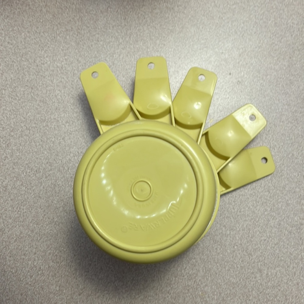Tupperware Vintage Measuring Cups Nesting Set of 5 Golden - Picture 5 of 6